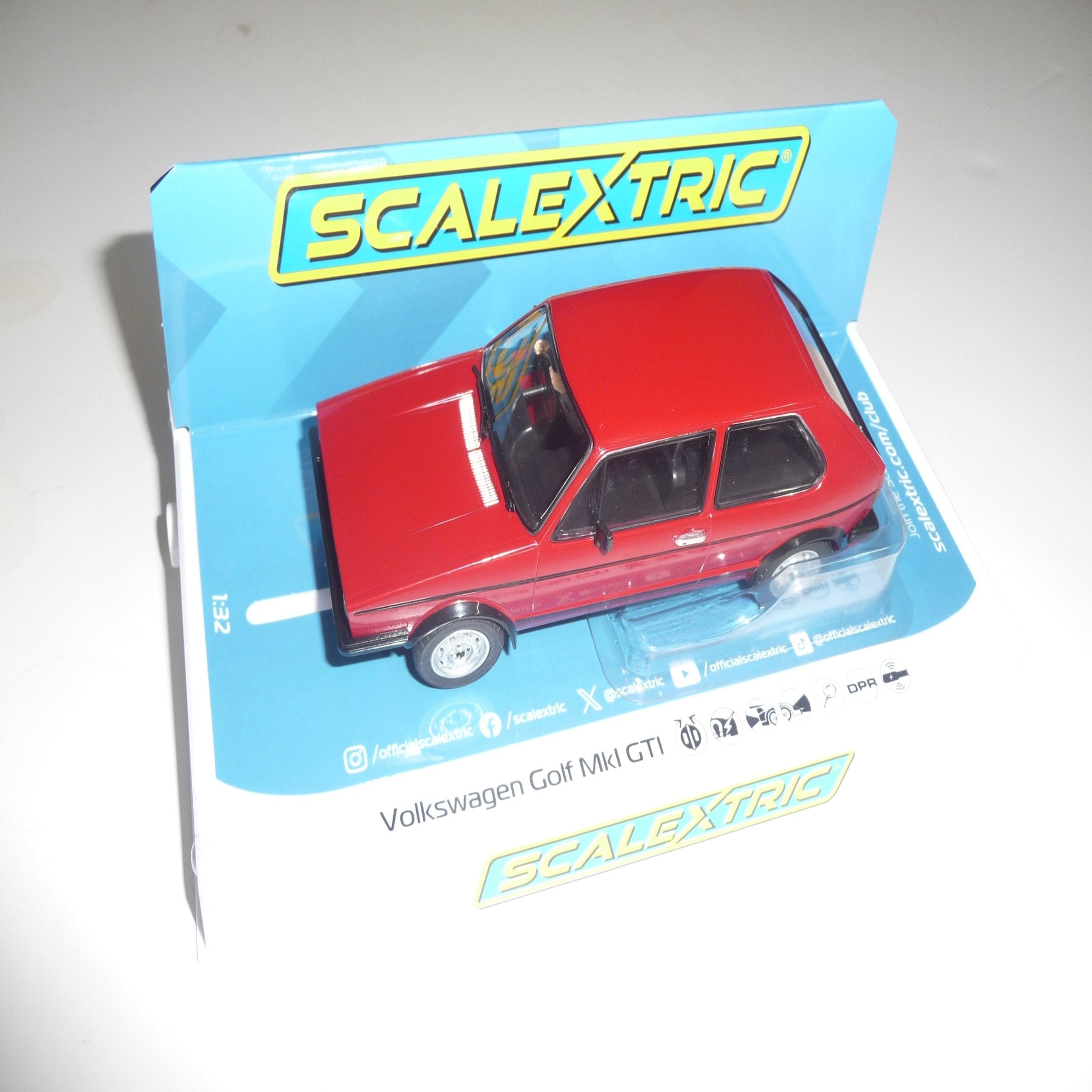 Scalextric Volkswagen Golf C4490  Free Postage on Orders over $40